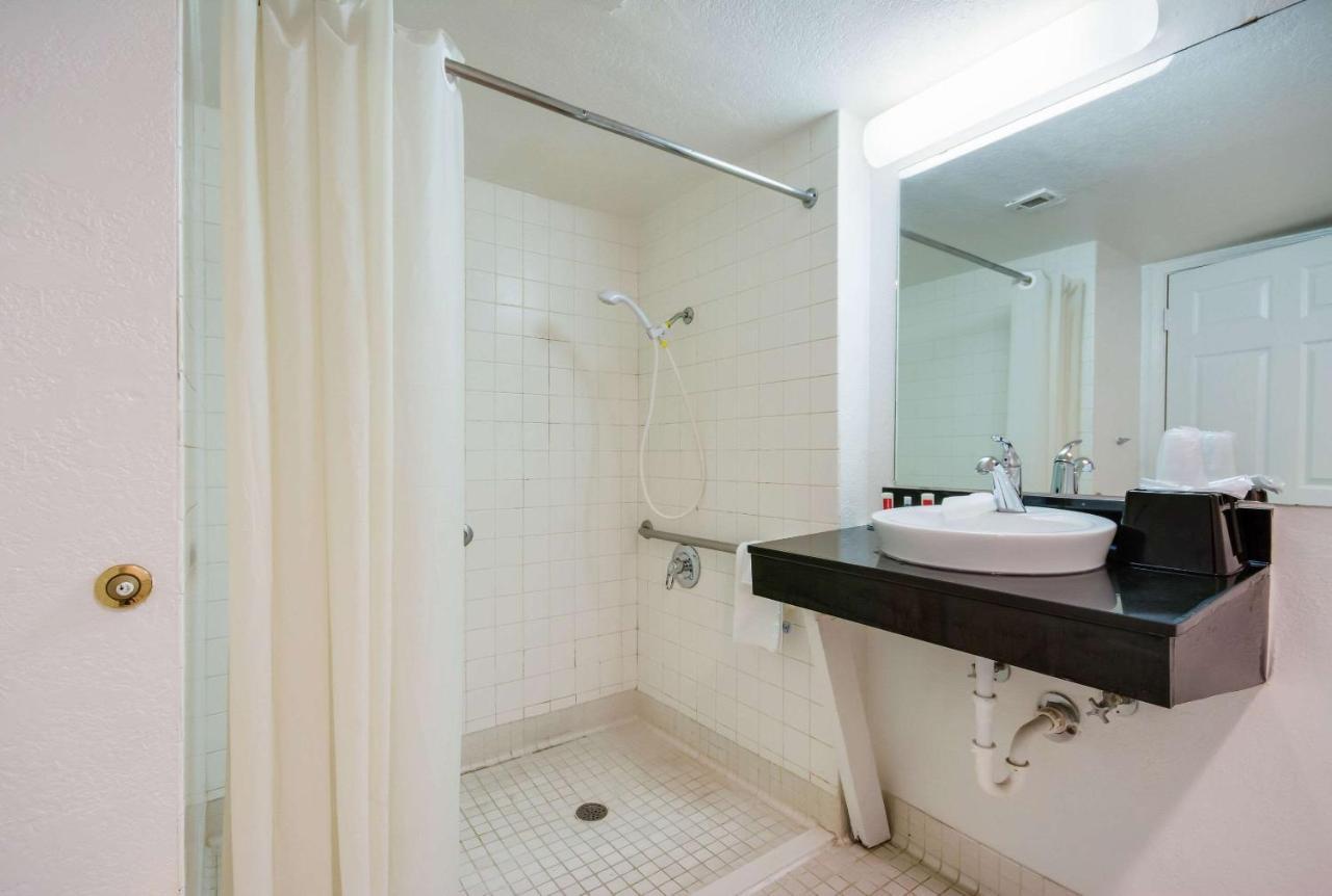 Econo Lodge Del City Extérieur photo